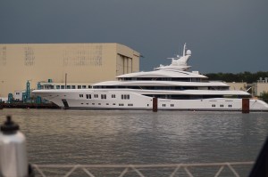 Da fehlen eindeutig die Segel. Langweilig