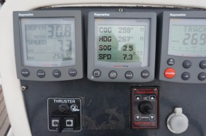 Zwischenzeitlich dachten wir schon, wir hätten den Anker vergessen zu lichten. Schnell ist anders.