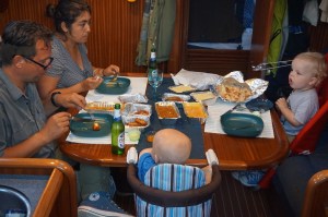 Anstatt im Restaurant, gab es indisch an Bord, wollten Johana nicht allein lassen. War wirklich köstlich